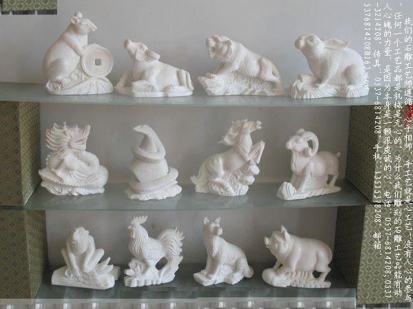 精雕细琢：唐卡画师带你感受艺术传承之美